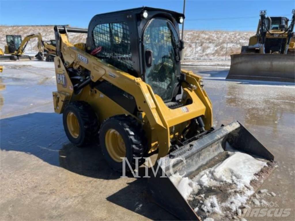 CAT 242D3  스키드로더