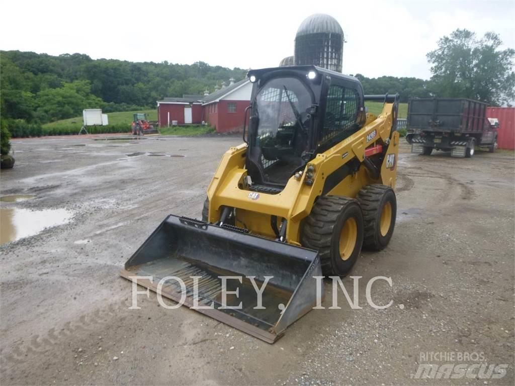 CAT 242D3  스키드로더