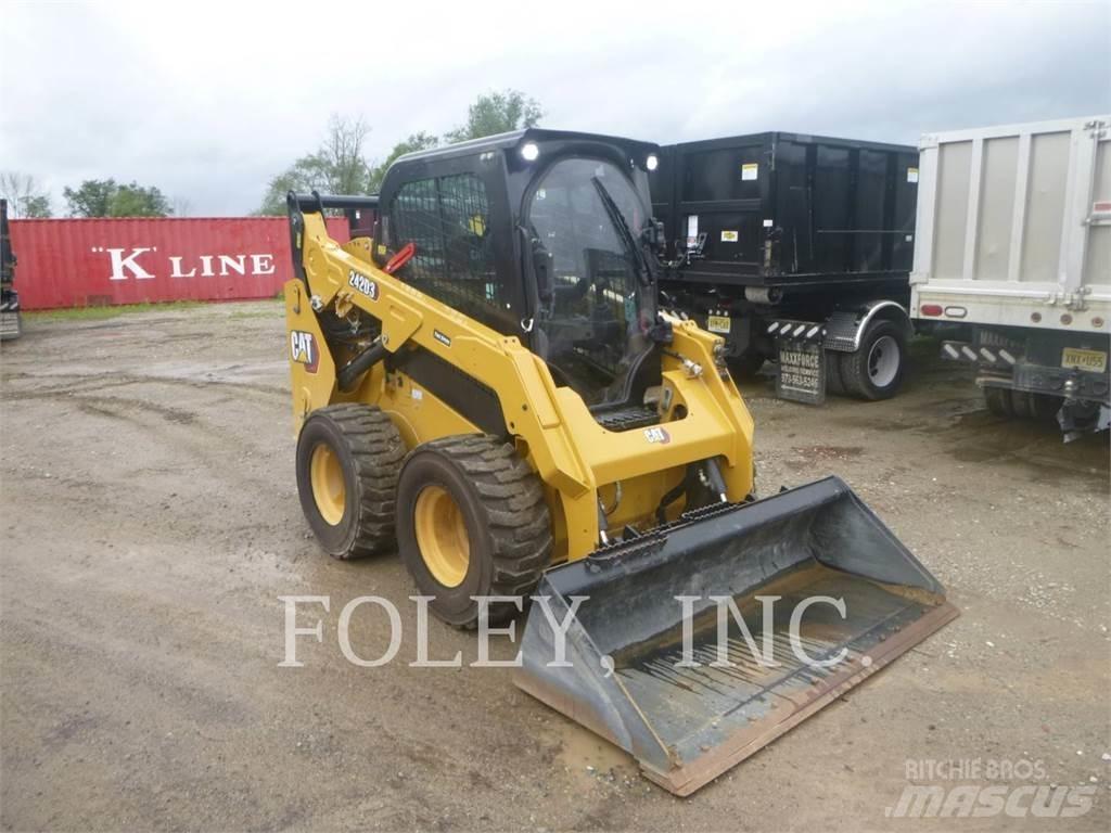 CAT 242D3  스키드로더