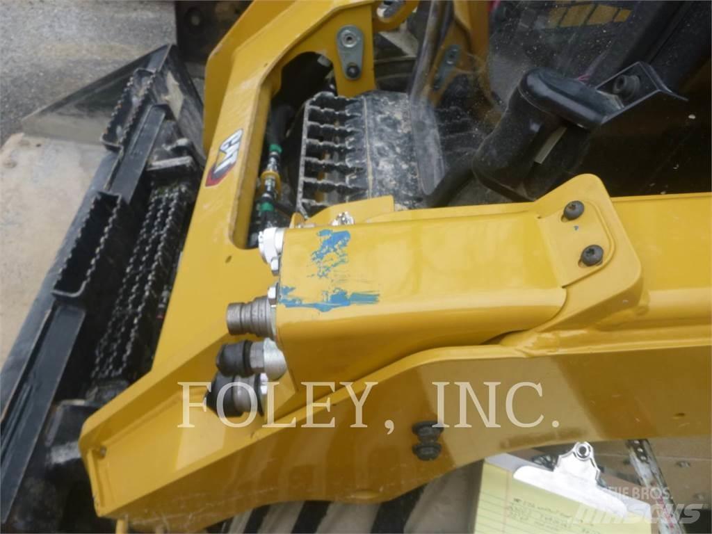 CAT 242D3  스키드로더