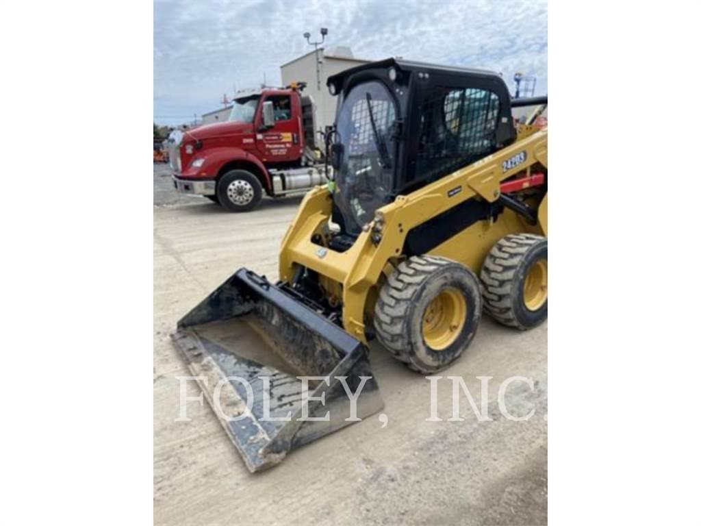 CAT 242D3  스키드로더