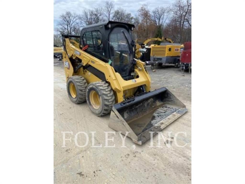 CAT 242D3  스키드로더