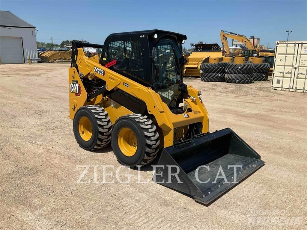 CAT 242D3  스키드로더