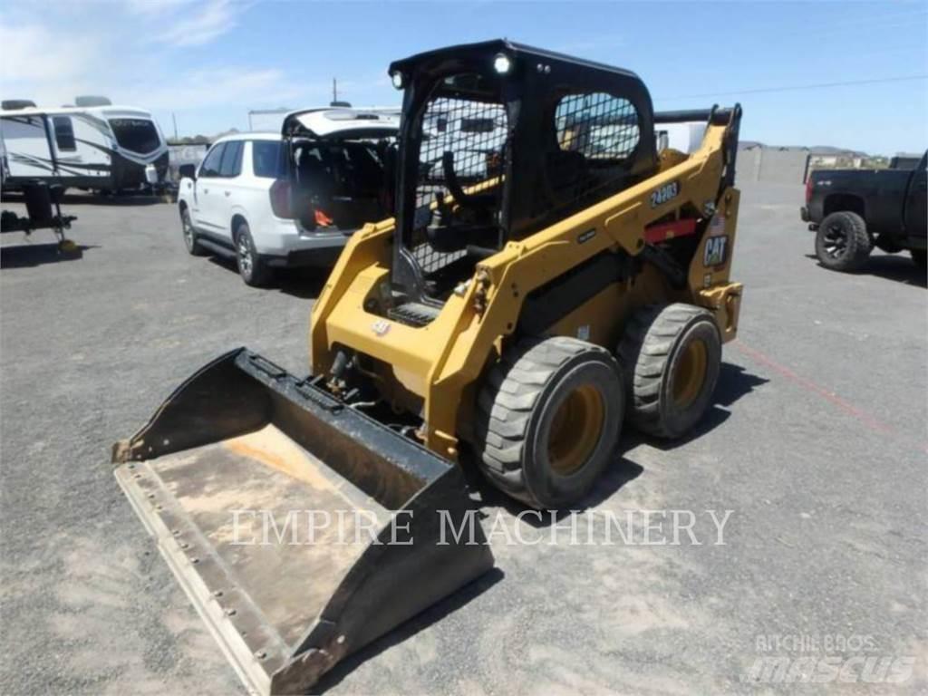 CAT 242D3  스키드로더
