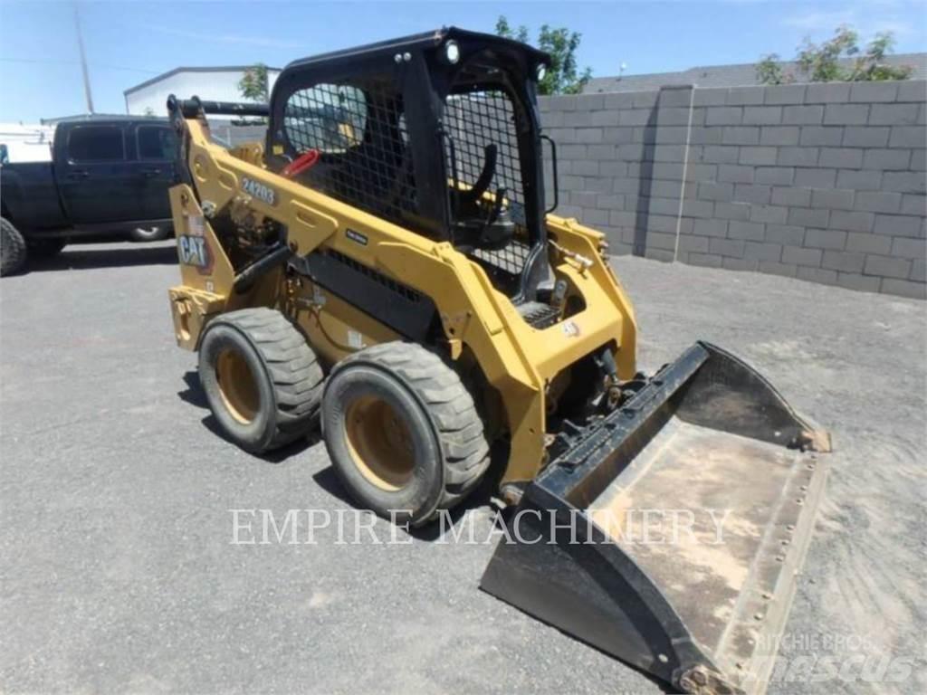 CAT 242D3  스키드로더