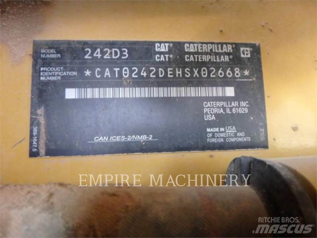 CAT 242D3  스키드로더