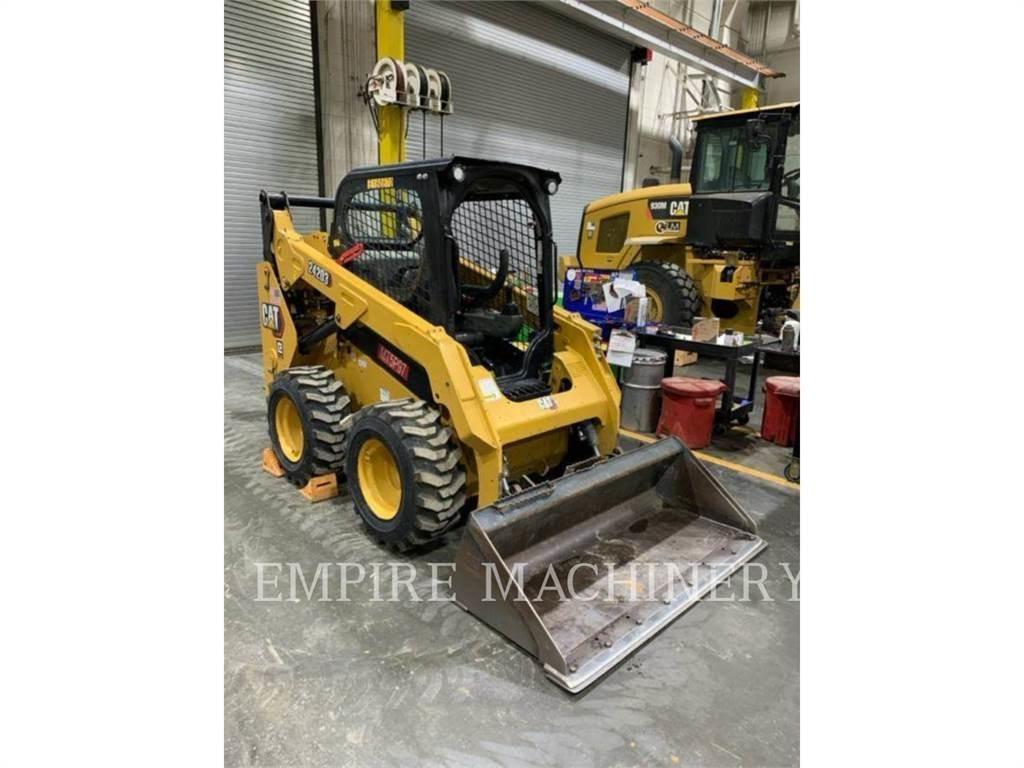 CAT 242D3  스키드로더