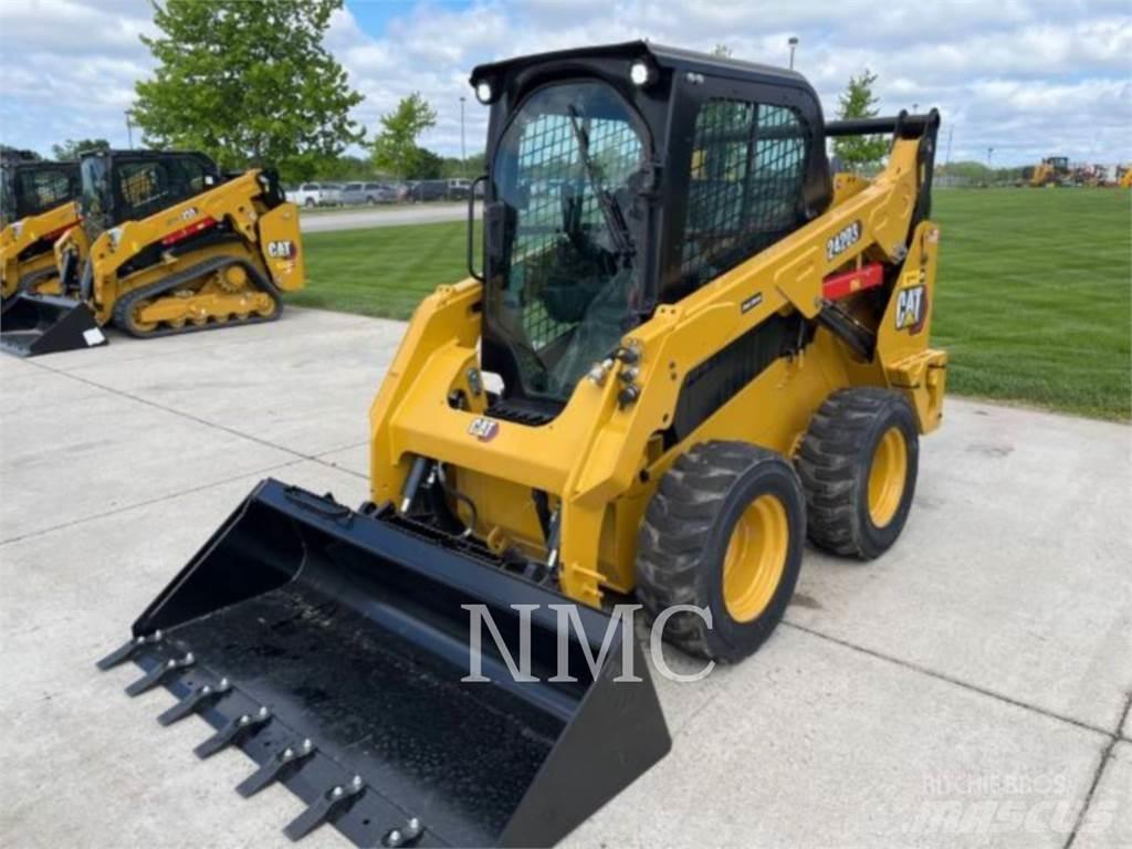 CAT 242D3  스키드로더
