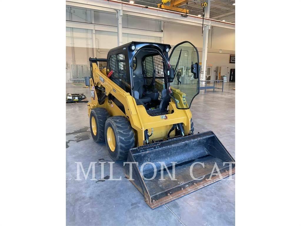 CAT 242D3  스키드로더