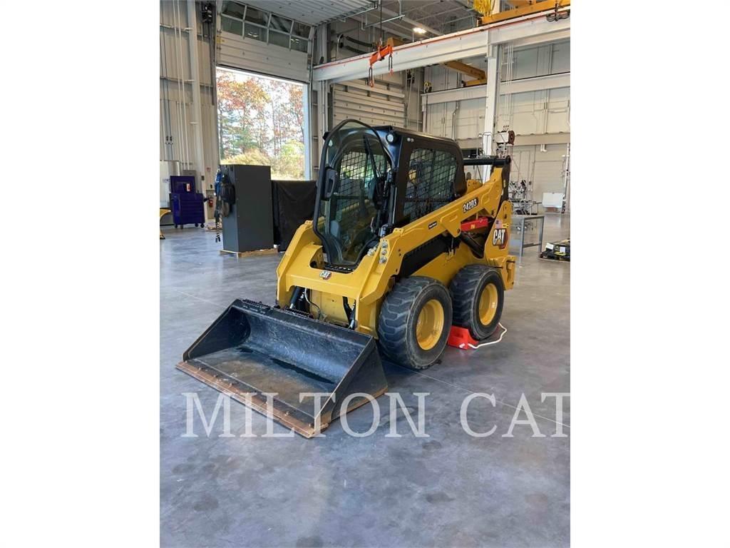 CAT 242D3  스키드로더