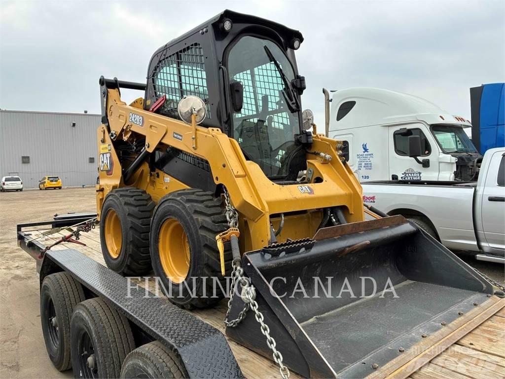 CAT 242D3  스키드로더
