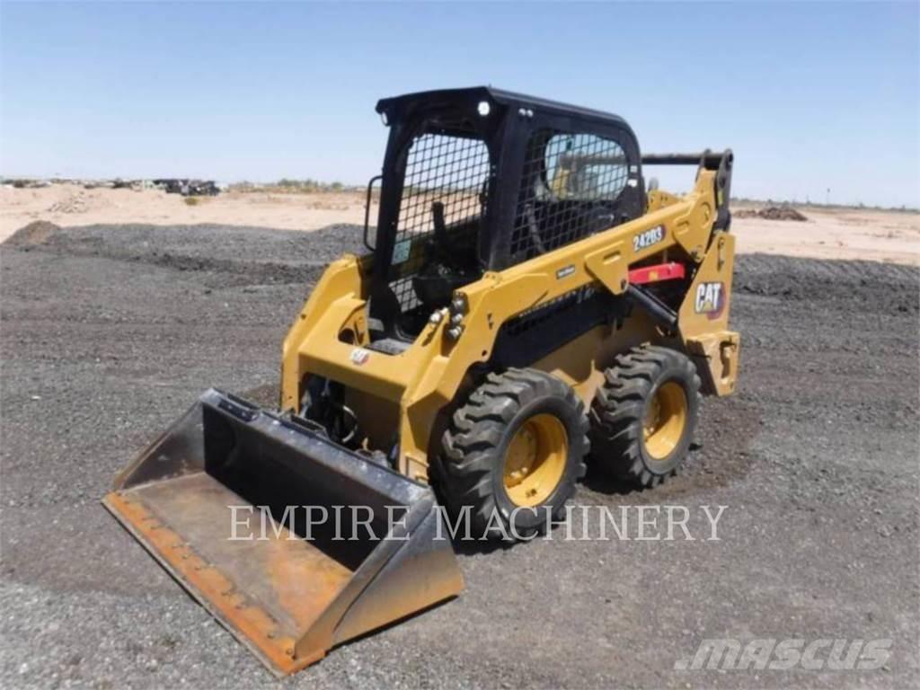 CAT 242D3  스키드로더
