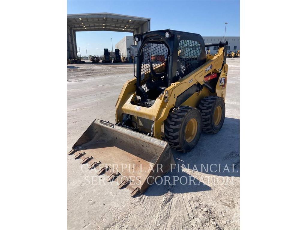 CAT 242D3  스키드로더