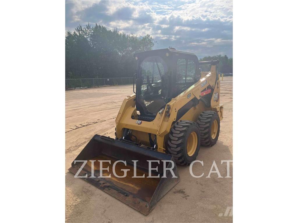 CAT 242D3  스키드로더
