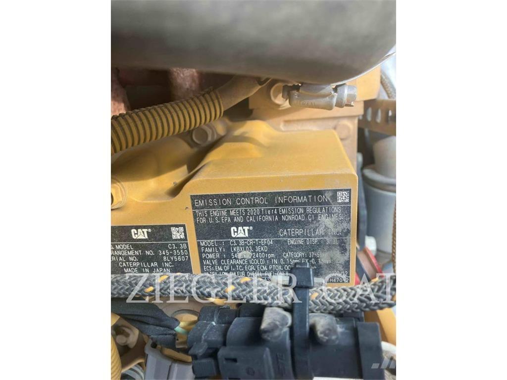 CAT 242D3  스키드로더