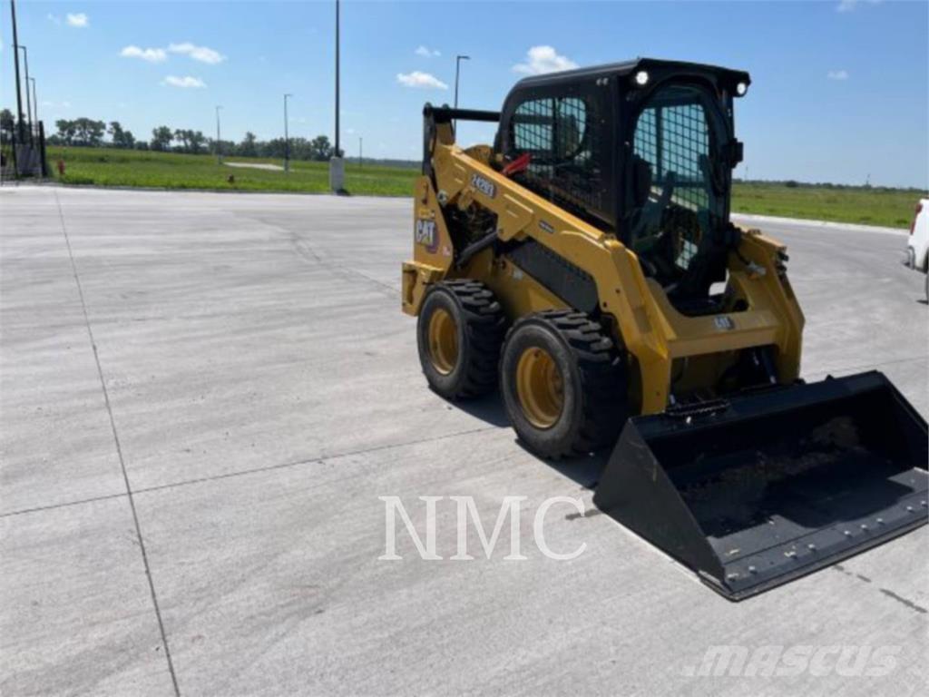 CAT 242D3  스키드로더