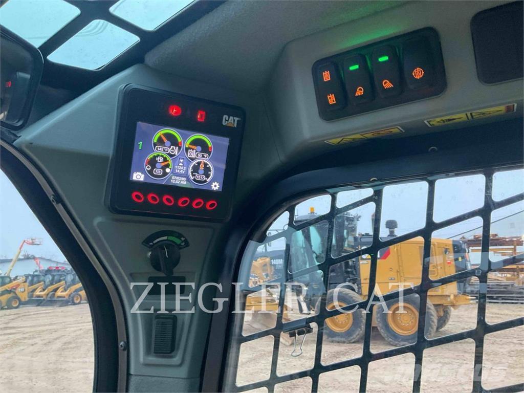 CAT 242D3  스키드로더