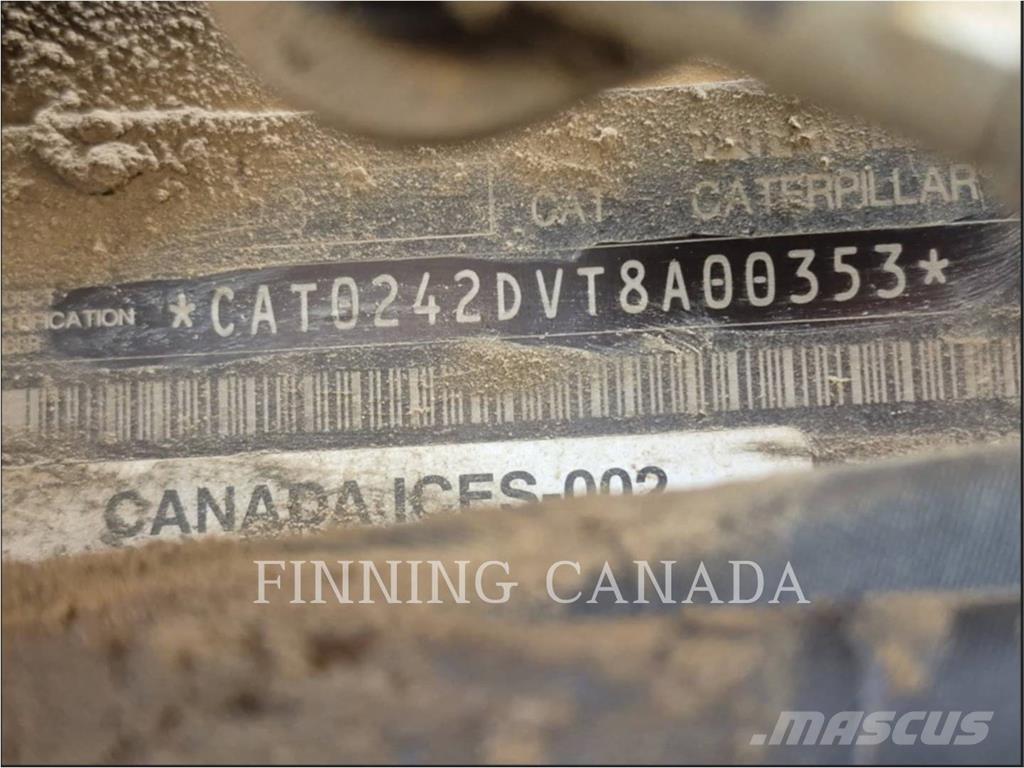 CAT 242D3  스키드로더