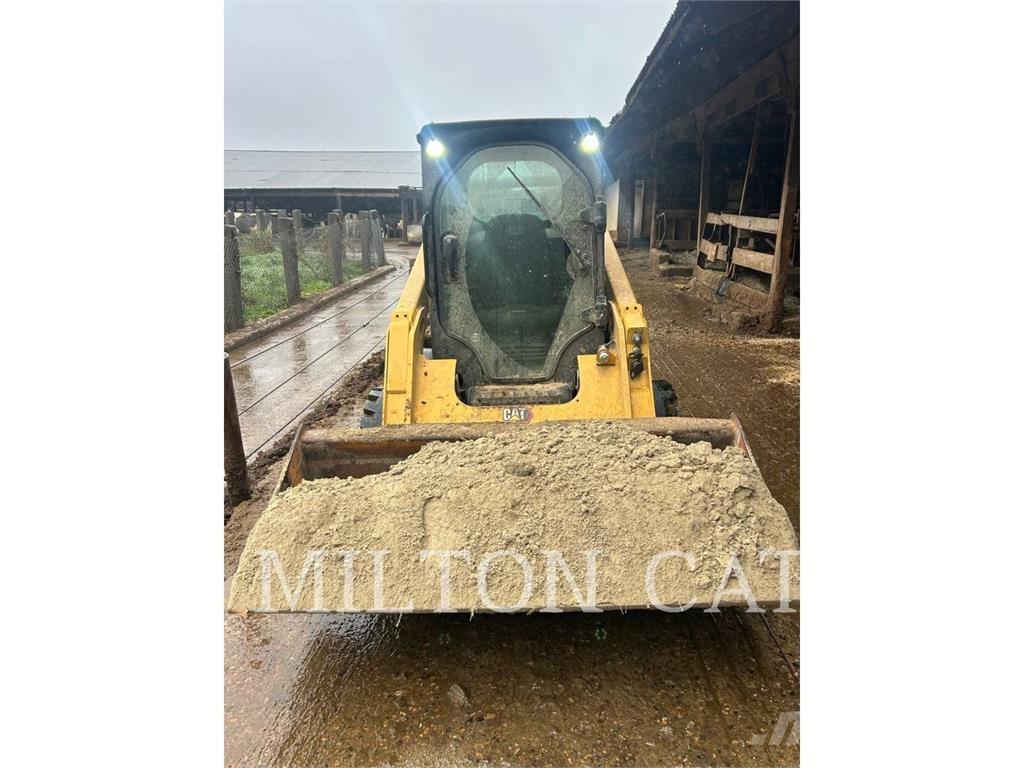 CAT 242D3  스키드로더