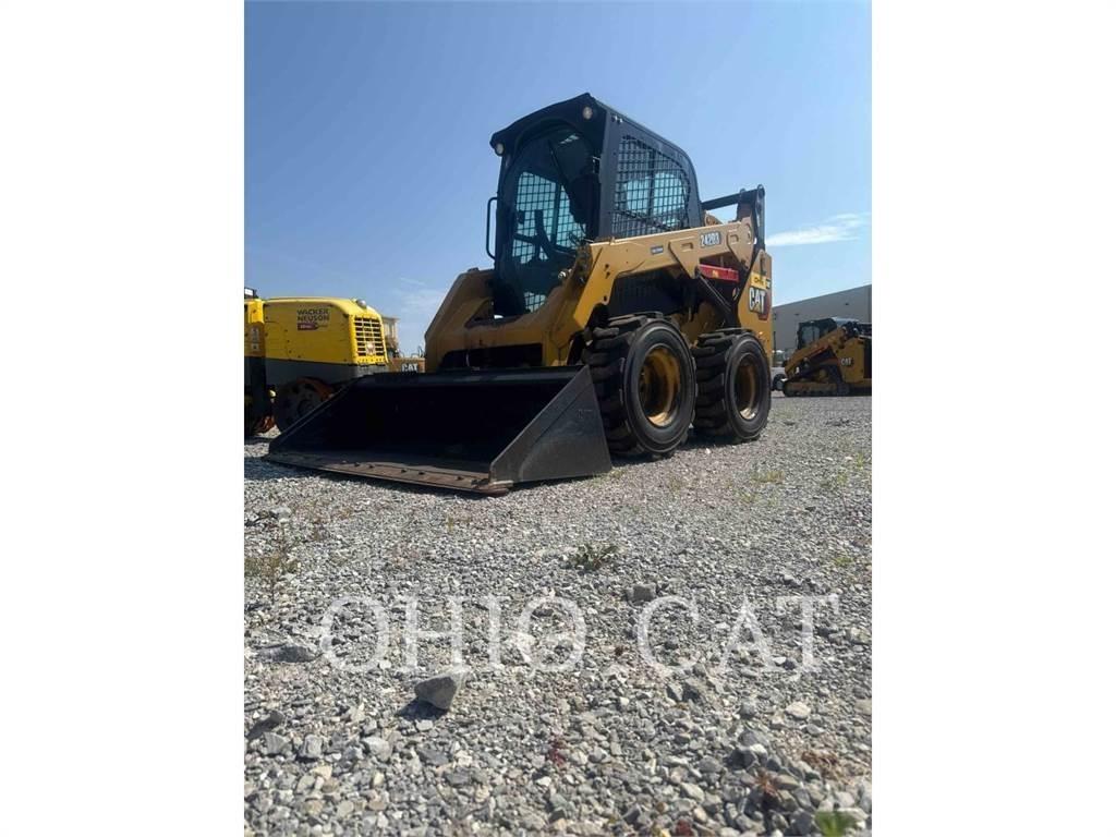 CAT 242D3 C3H2  스키드로더