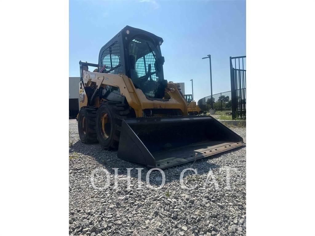 CAT 242D3 C3H2  스키드로더