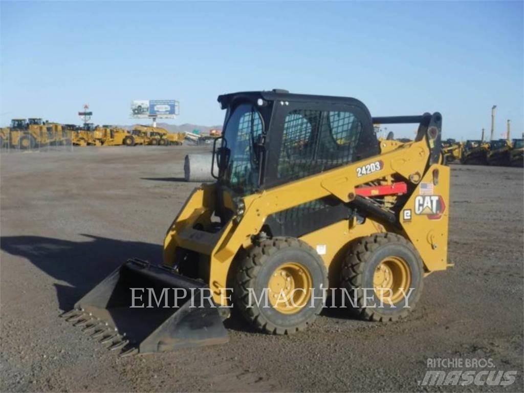 CAT 242D3 CA  스키드로더