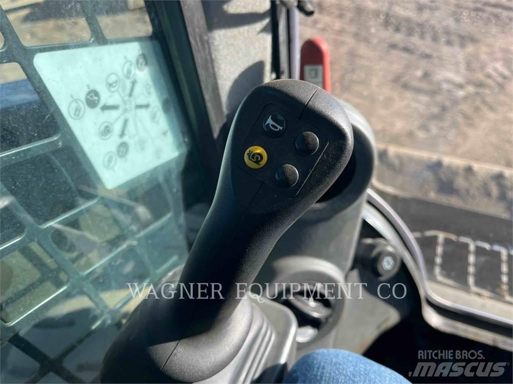 CAT 242D3 HF  스키드로더