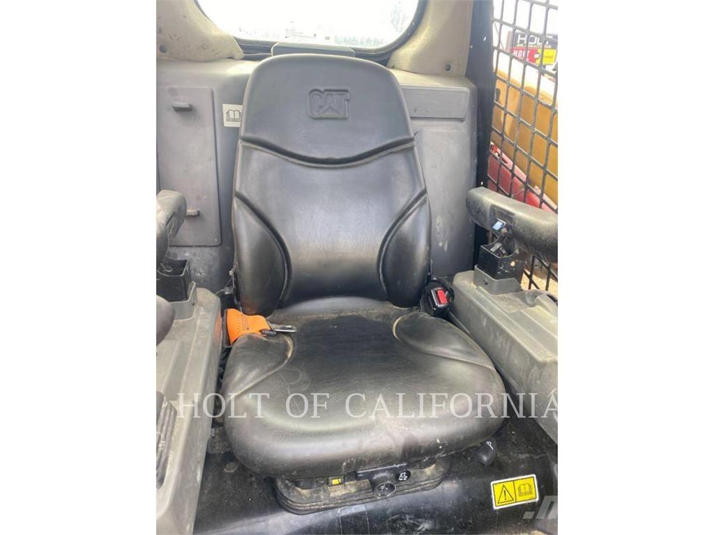 CAT 246 HF  스키드로더