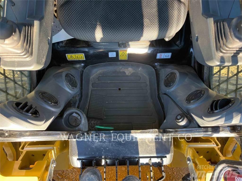 CAT 246D3  스키드로더