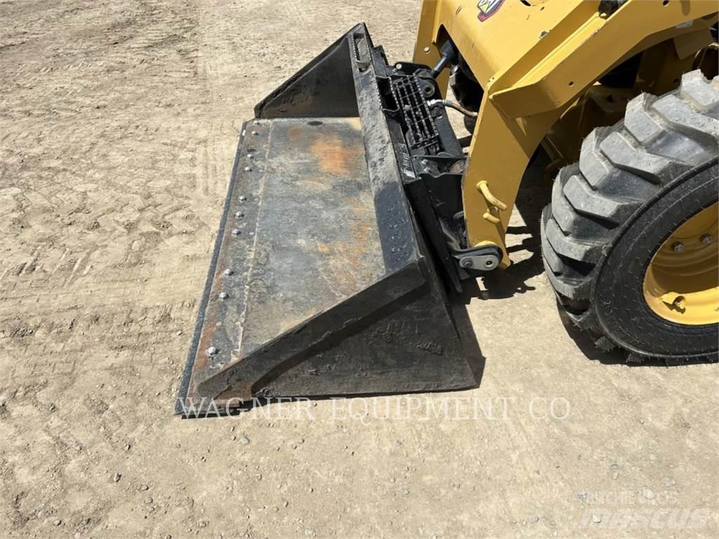 CAT 246D3  스키드로더