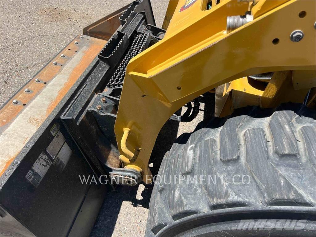 CAT 246D3  스키드로더