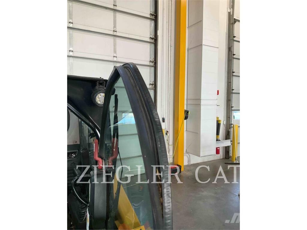 CAT 246D3  스키드로더