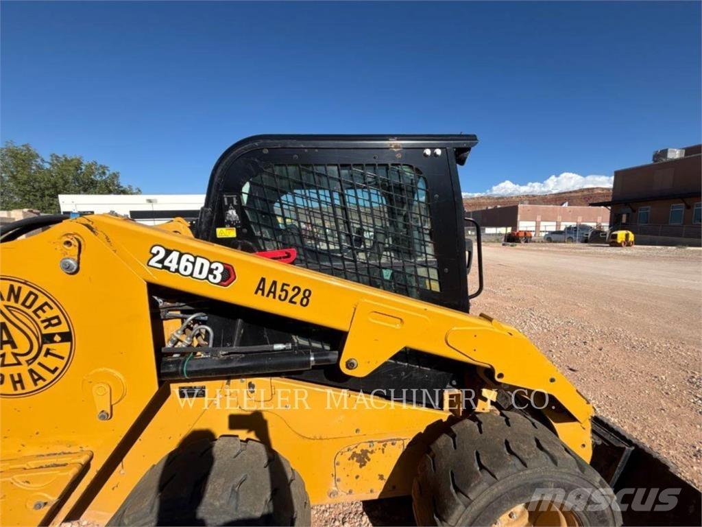 CAT 246D3 C3H2  스키드로더