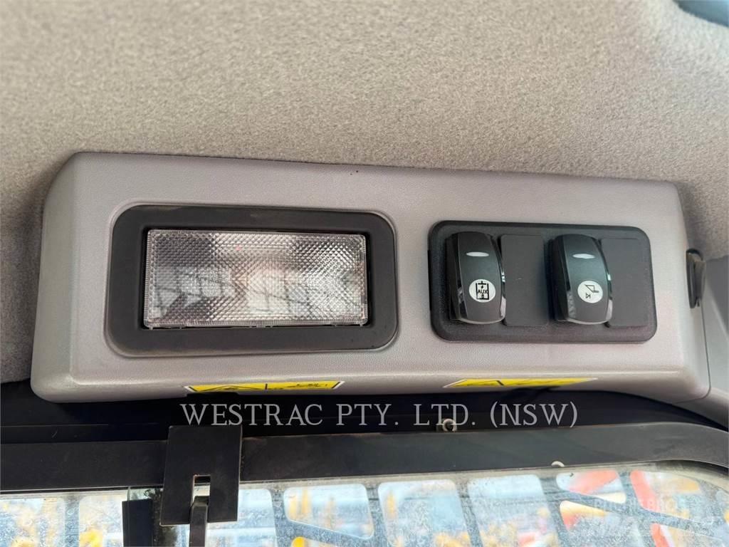 CAT 246DLRC  스키드로더