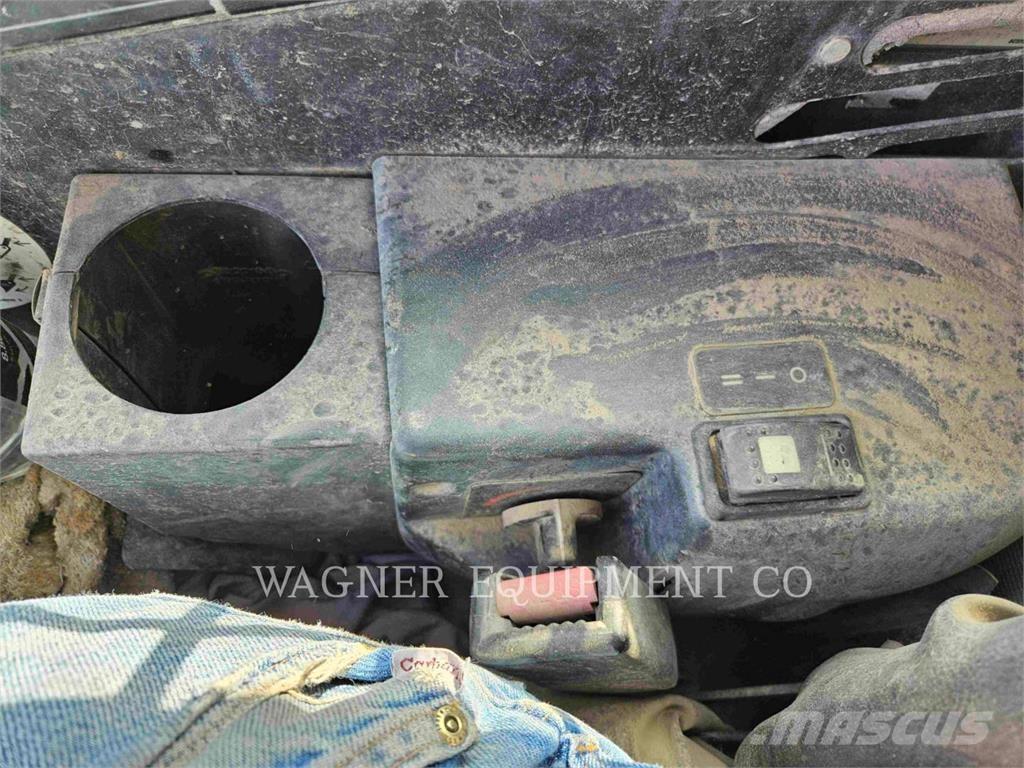 CAT 252  스키드로더