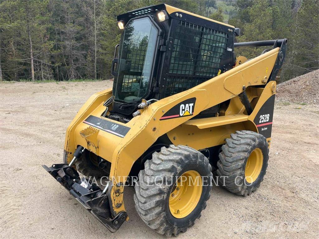 CAT 252B  스키드로더