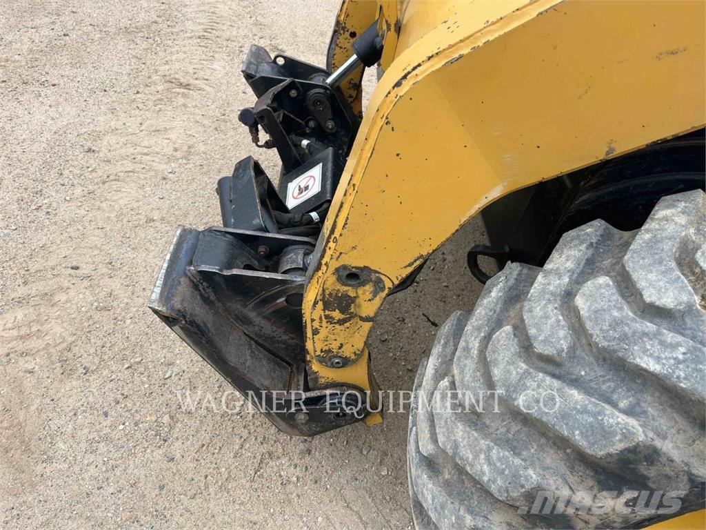 CAT 252B  스키드로더