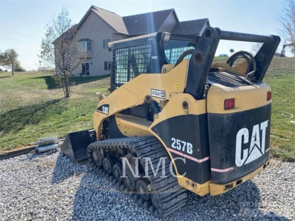CAT 257B  스키드로더
