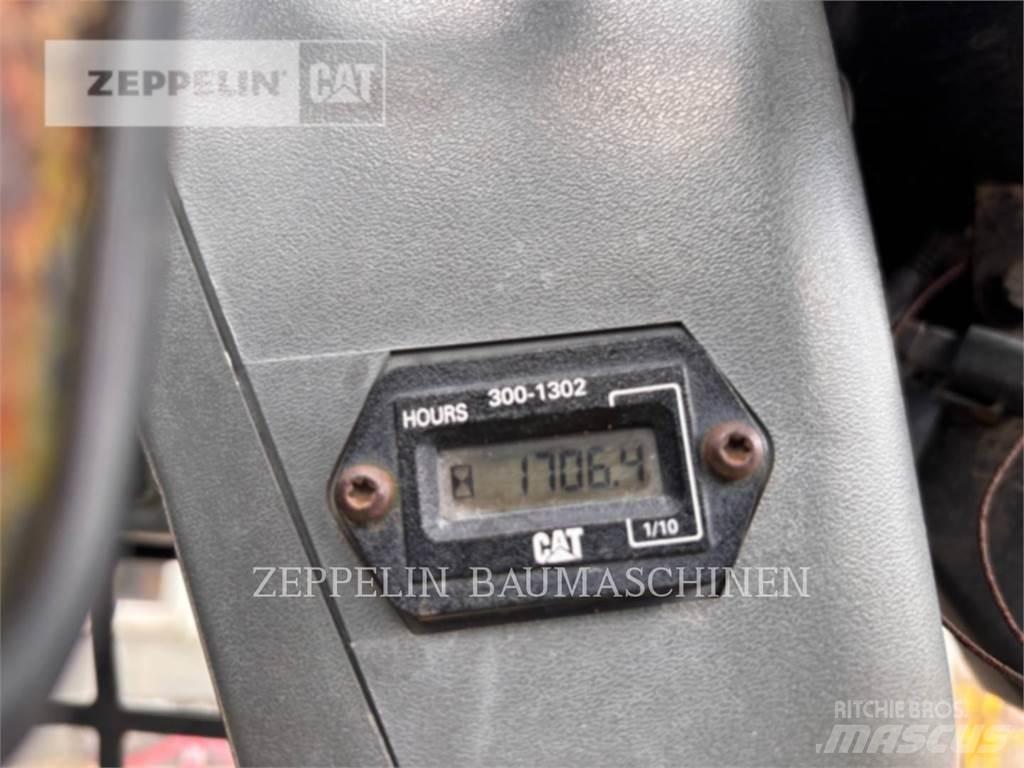 CAT 257B  스키드로더