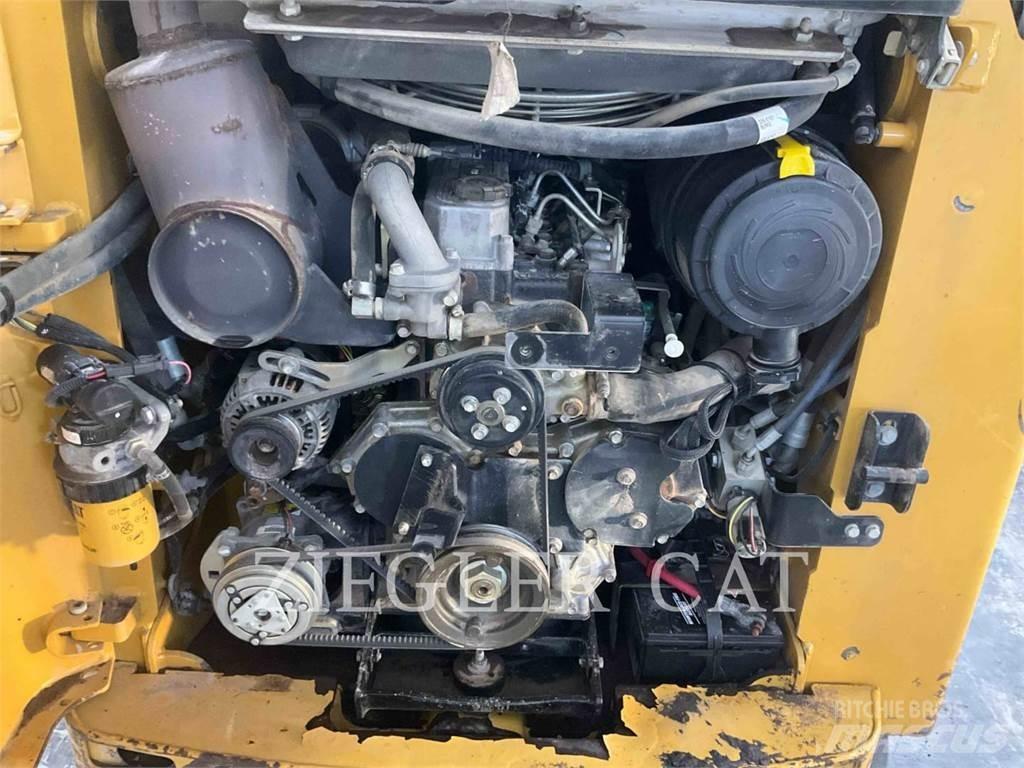 CAT 257B3 궤도식 로우더