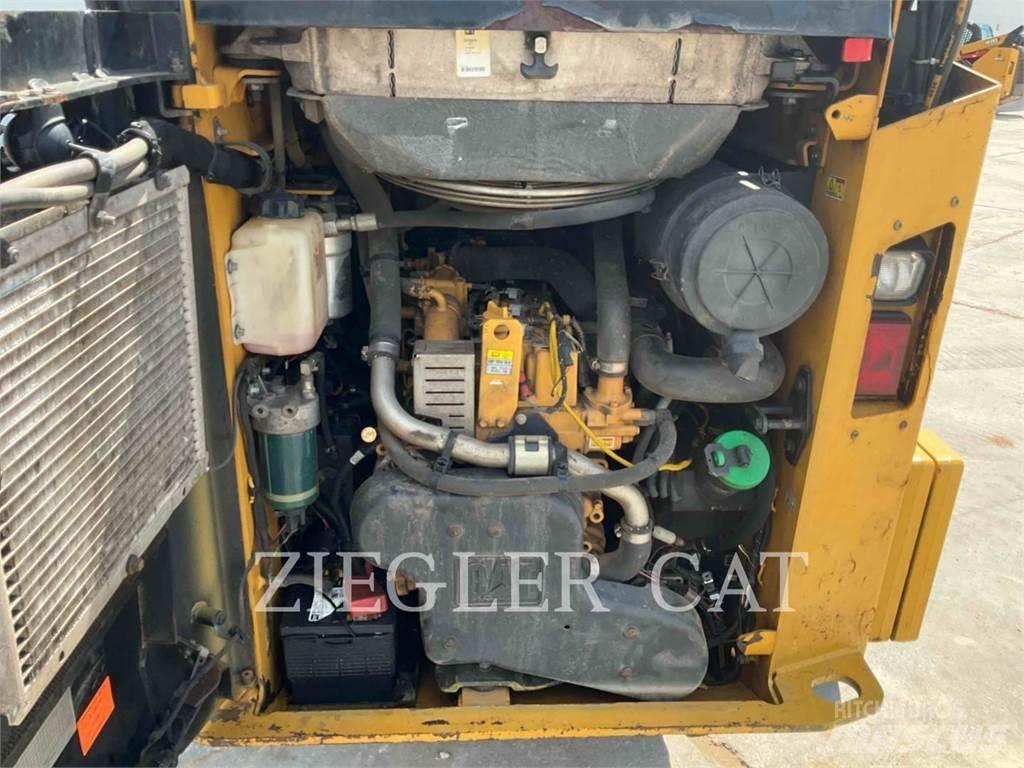 CAT 257D 궤도식 로우더