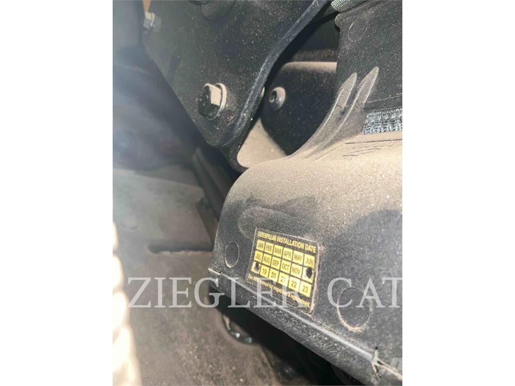 CAT 257D 궤도식 로우더