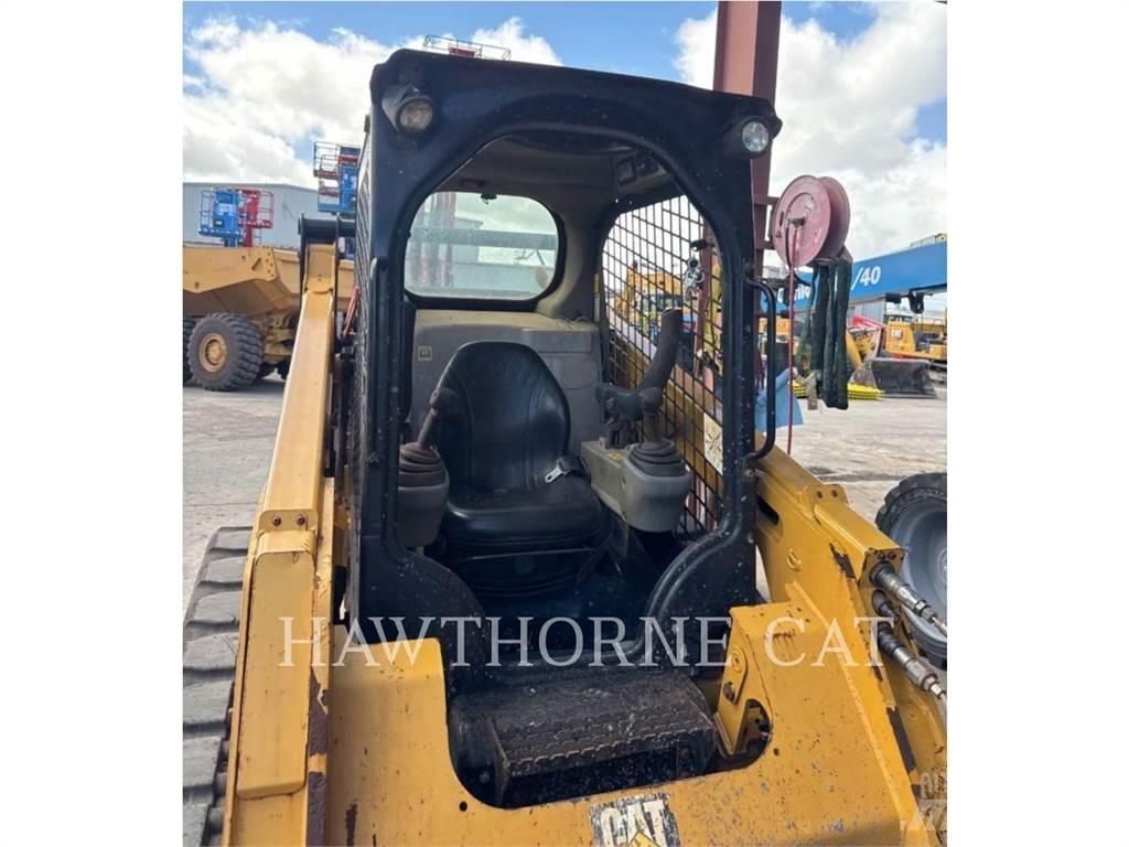 CAT 259D 궤도식 로우더