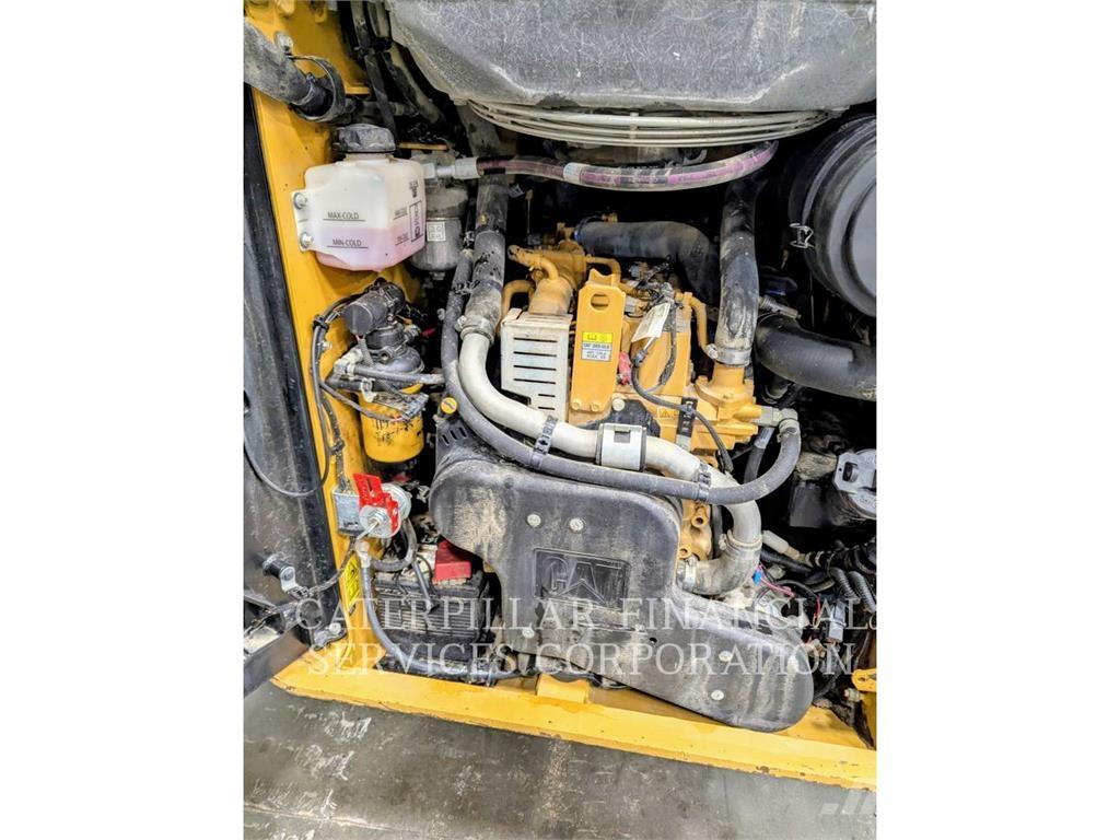 CAT 259D3 궤도식 로우더