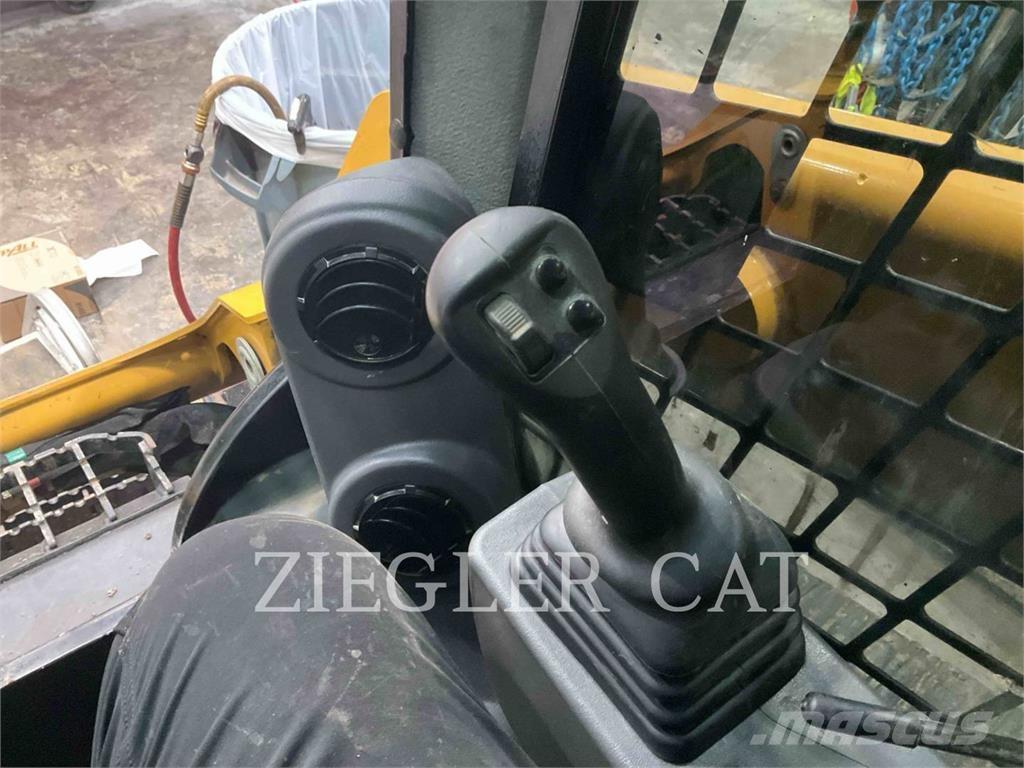 CAT 259D3 궤도식 로우더