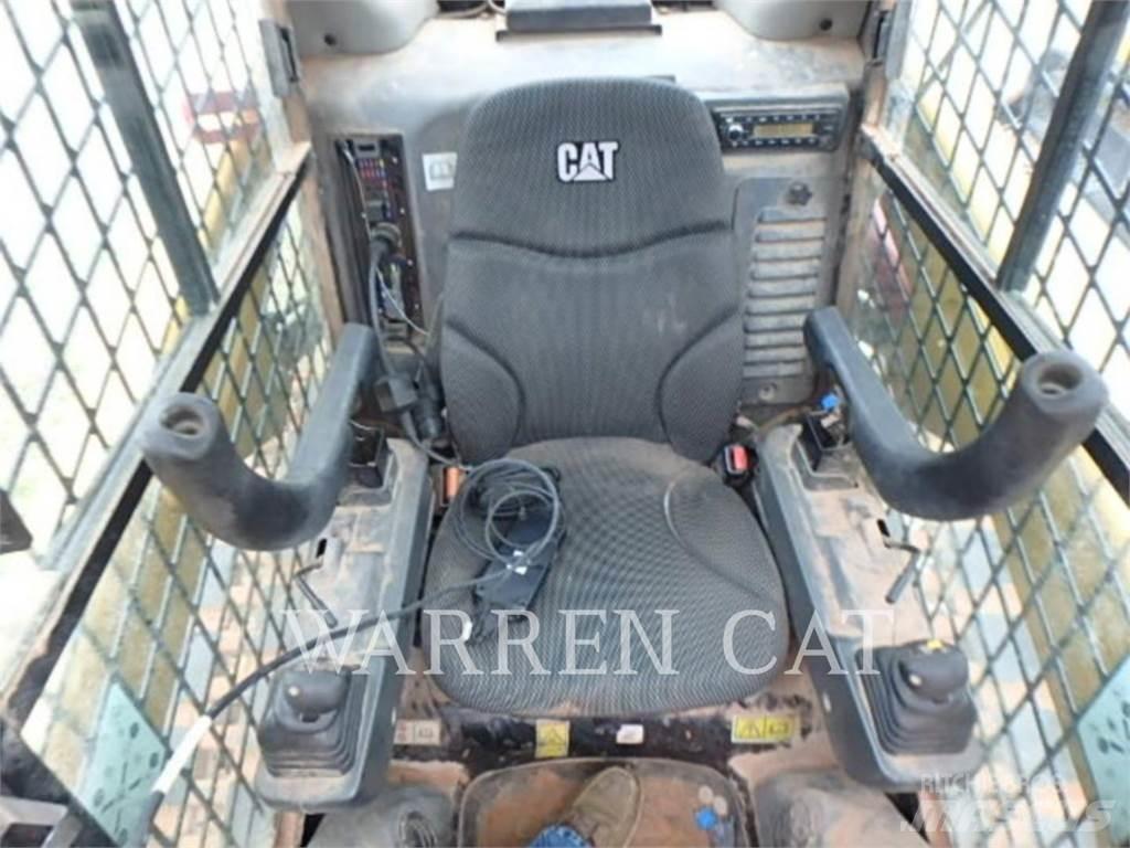 CAT 259D3 C3H2 궤도식 로우더