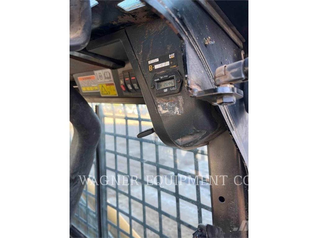 CAT 262B  스키드로더