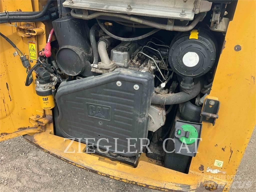 CAT 262C  스키드로더
