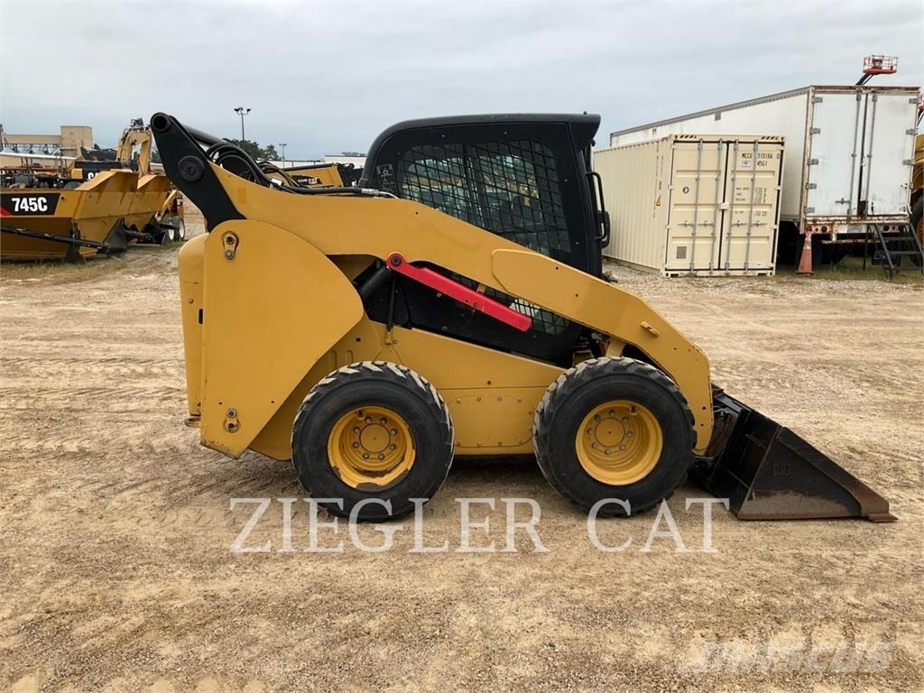 CAT 262C  스키드로더