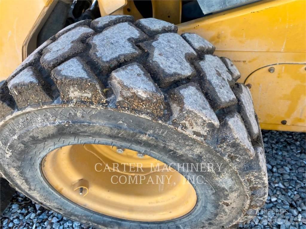 CAT 262C2  스키드로더